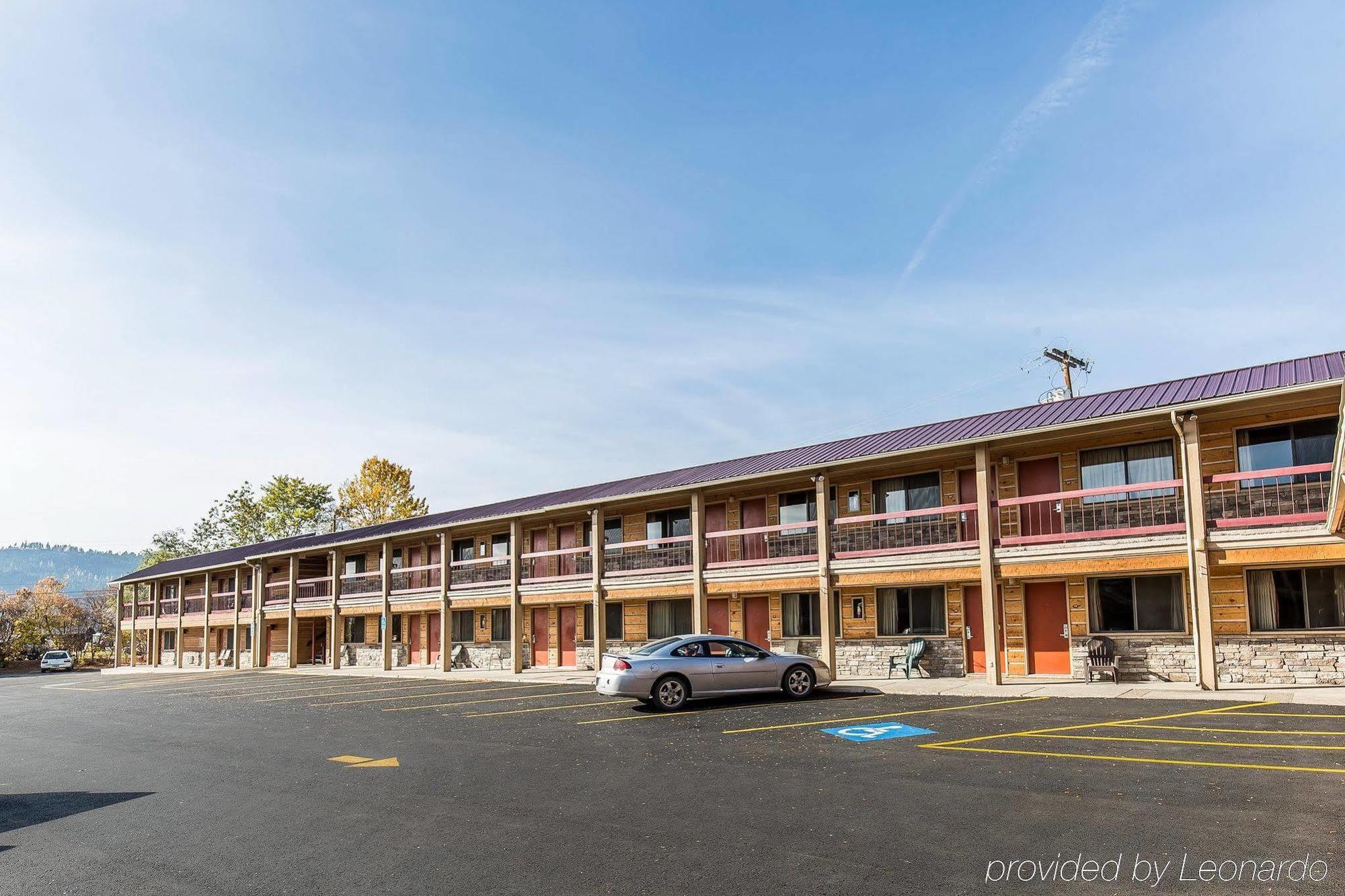 Econo Lodge Inn & Suites Kalispell - Glacier National Park Gateway Екстериор снимка
