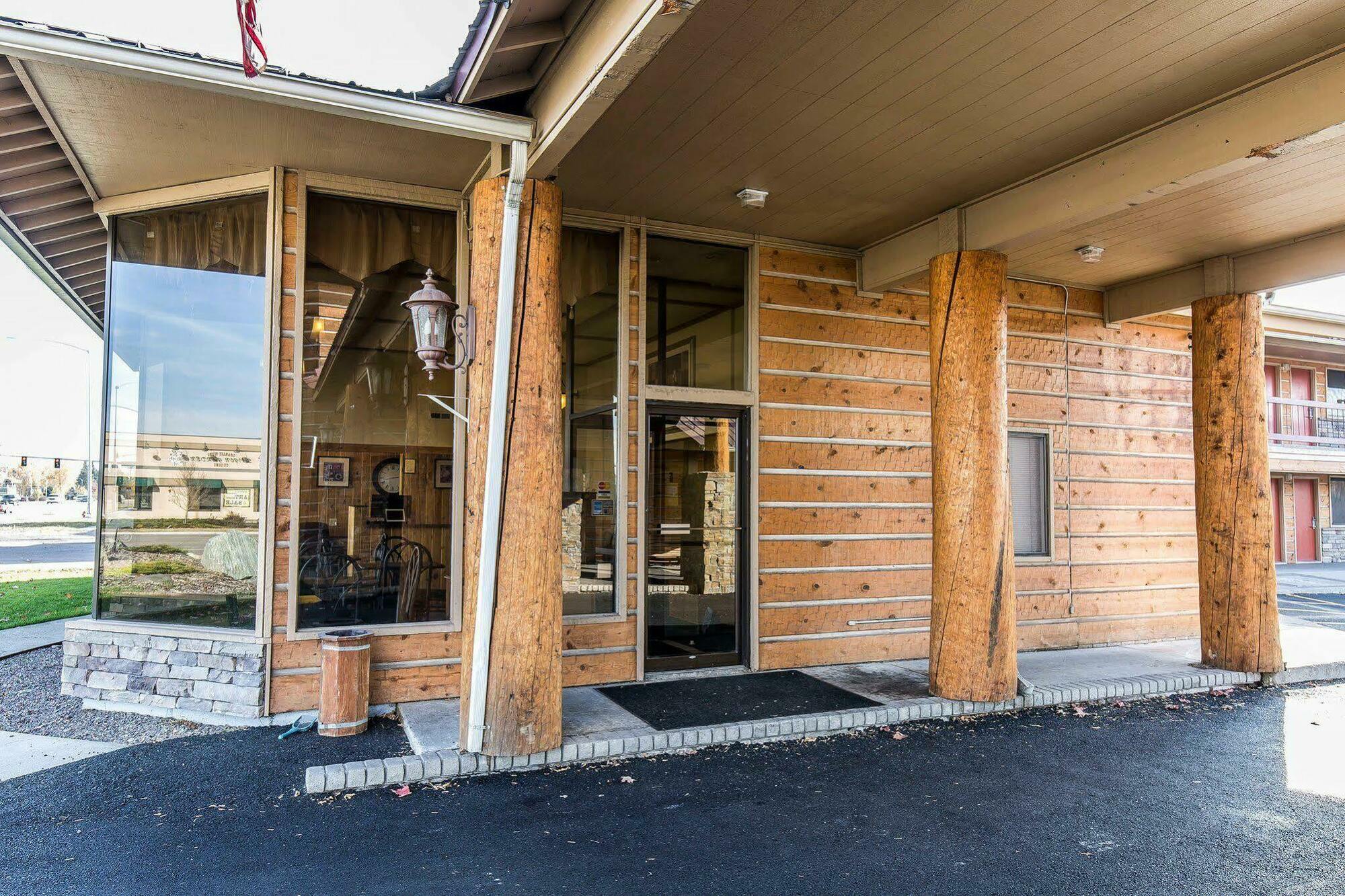 Econo Lodge Inn & Suites Kalispell - Glacier National Park Gateway Екстериор снимка