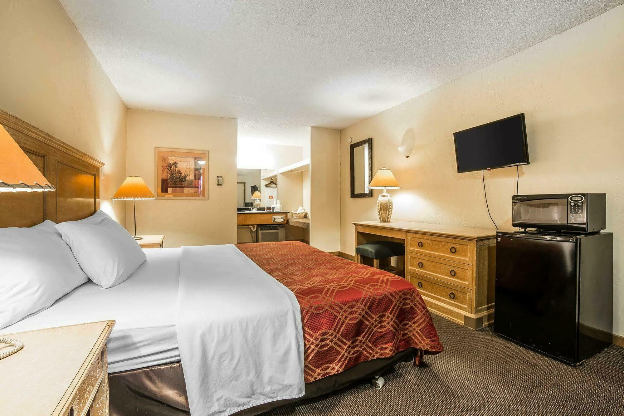 Econo Lodge Inn & Suites Kalispell - Glacier National Park Gateway Екстериор снимка