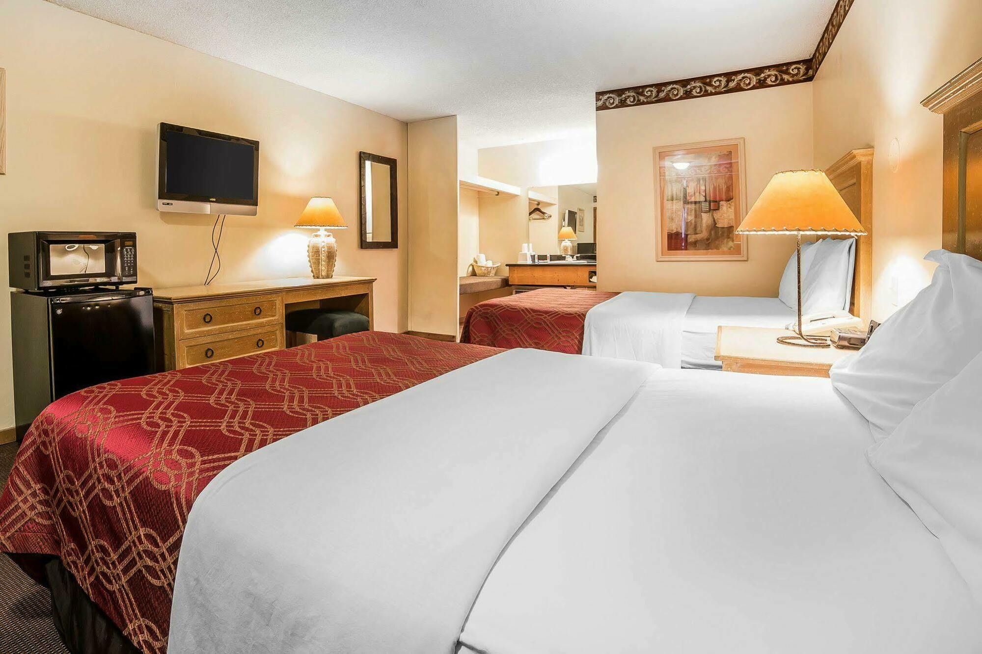 Econo Lodge Inn & Suites Kalispell - Glacier National Park Gateway Екстериор снимка